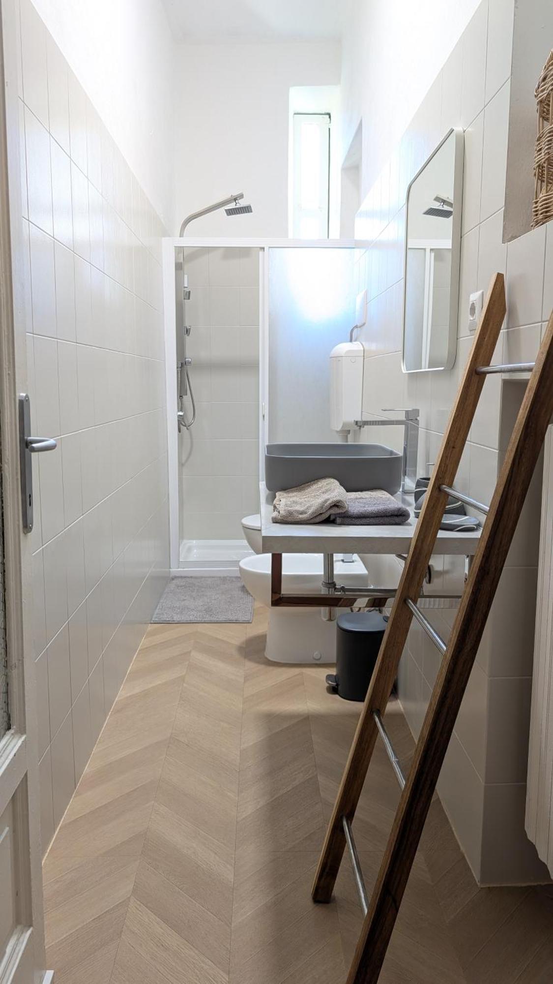 Grand Central 1845 - 2 Bedrooms Design Flat Bergamo Eksteriør billede